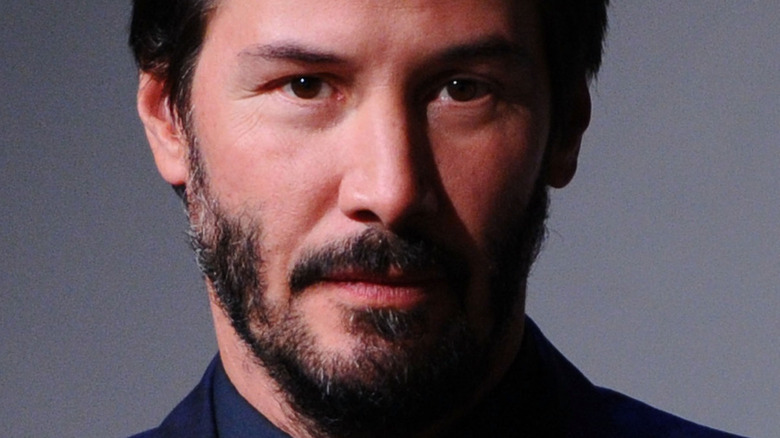 Keanu Reeves posant