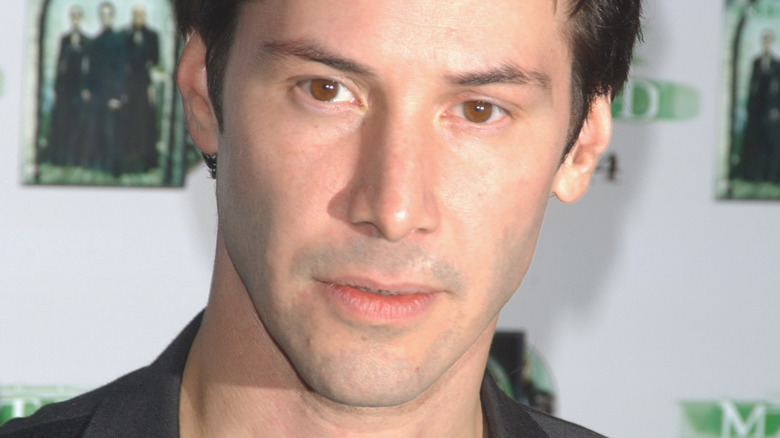 Keanu Reeves posant