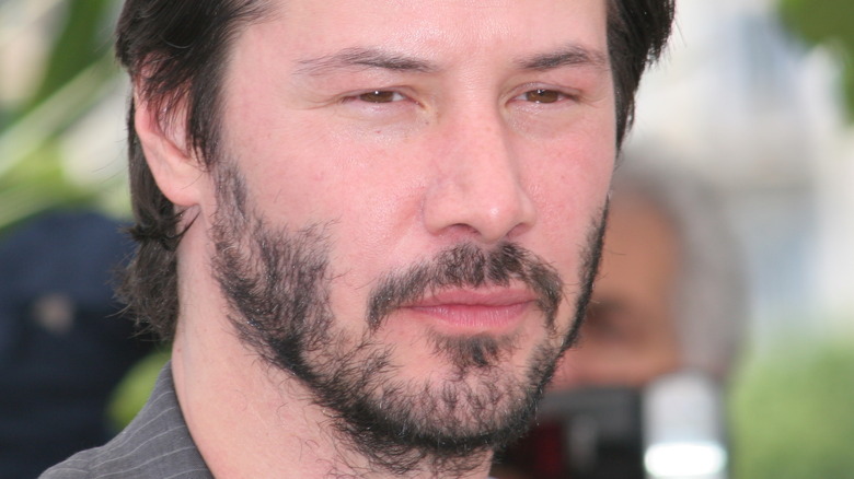 Keanu Reeves posant