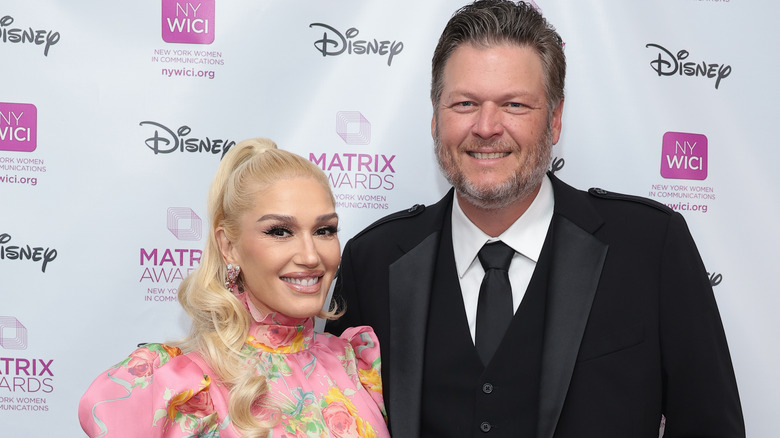 Blake Shelton et Gwen Stefani lors d'un événement