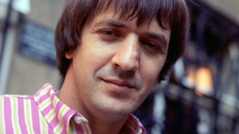 Sonny Bono souriant