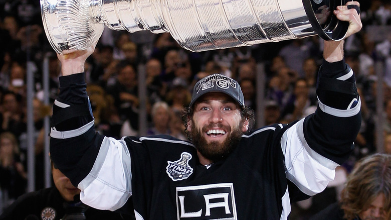 Jarret Stoll hisse la Coupe Stanley