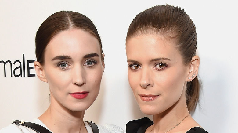 Kate et Rooney Mara posent