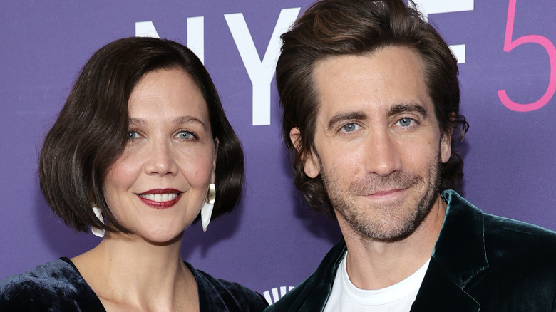 Jake et Maggie Gyllenhaal sourient