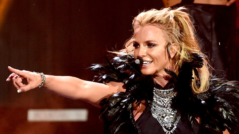 Britney Spears se produit sur scène