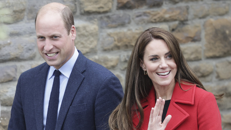 Le prince William et Kate Middleton saluent le public