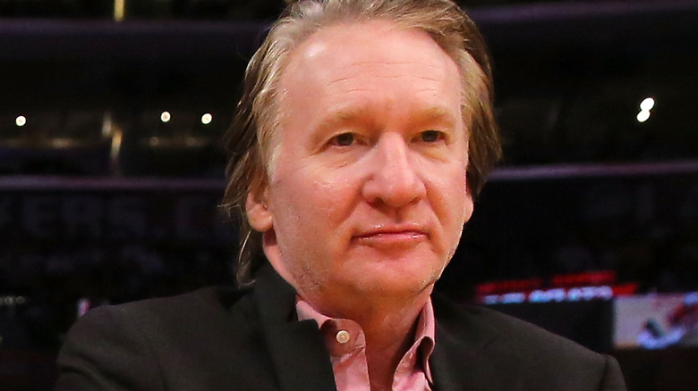 Bill Maher fronçant les sourcils 