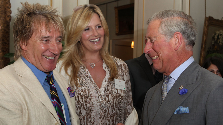 Rod Stewart et sa femme rient avec le prince Charles