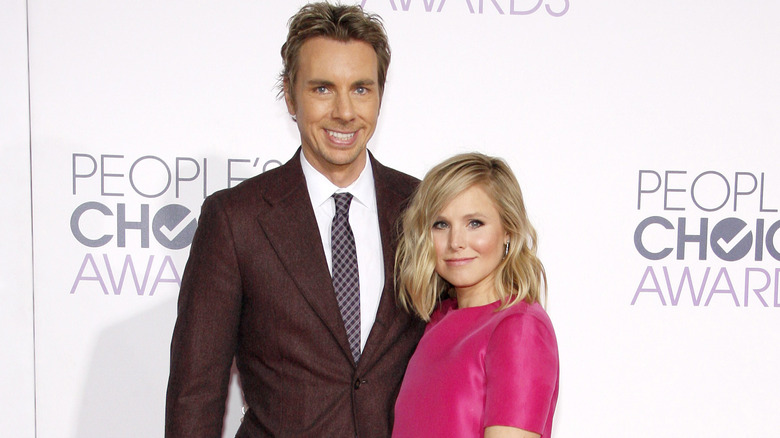 Kristen Bell et Dax Shepard posent