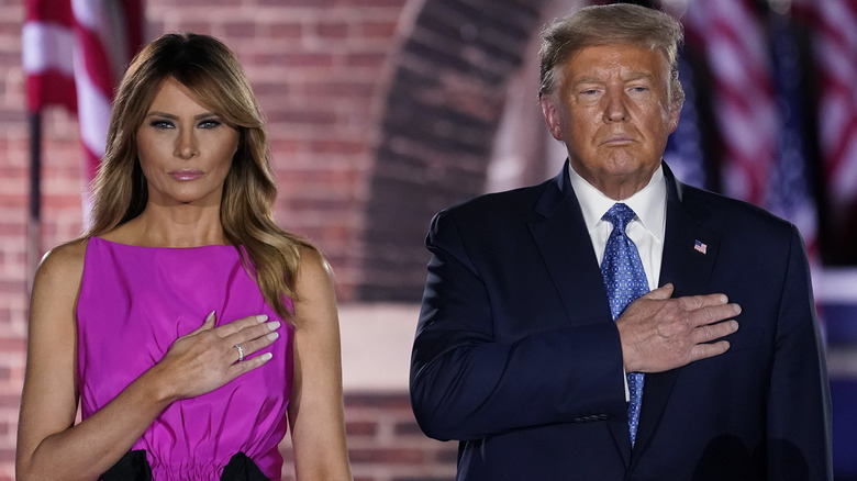 Melania Trump, posant avec son mari Donald Trump