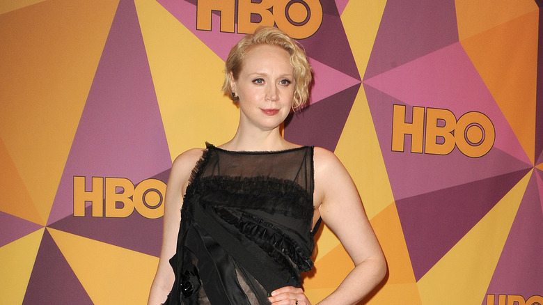 Gwendoline Christie en robe noire