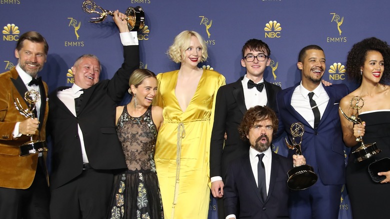 Gwendoline Christie pose avec les acteurs