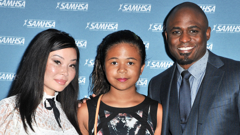 Wayne Brady posant avec Mandie Taketa et Maile