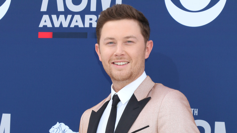 Scotty McCreery souriant