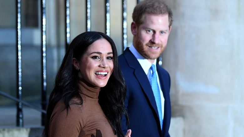 Le prince Harry et Meghan Markle sourient