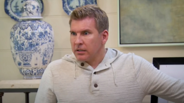 Todd Chrisley a l'air sérieux