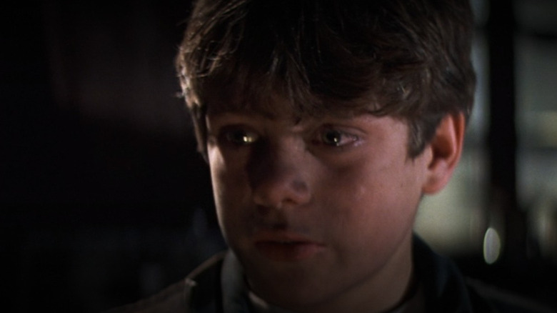 Le jeune Sean Astin a les larmes aux yeux