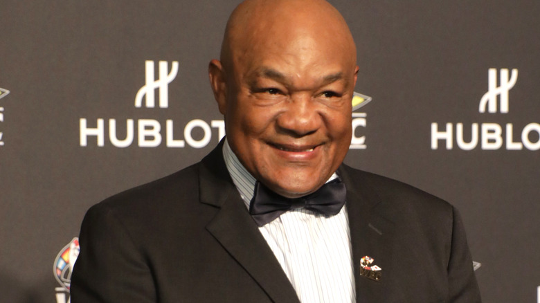 George Foreman souriant tapis rouge