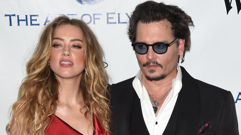 Amber Heard et Johnny Depp posent