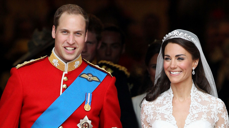 Le prince William et Kate Middleton sourient le jour du mariage