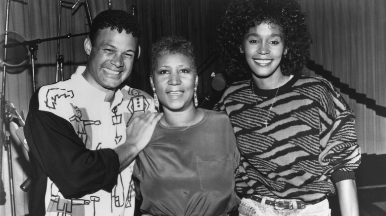 Aretha Franklin et Whitney Houston sourient