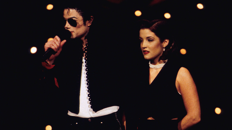 Michael Jackson et Lisa Marie Presley sur scène aux MTV Awards