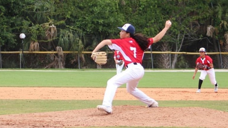 Olivia Pichardo joue au baseball