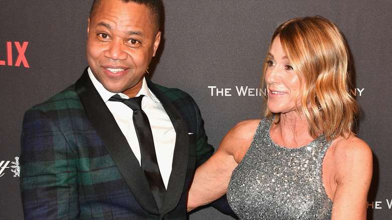 Cuba Gooding Jr. (L) et Sara Kapfer assistent à la Weinstein Company et à la Netflix Golden Globe Party