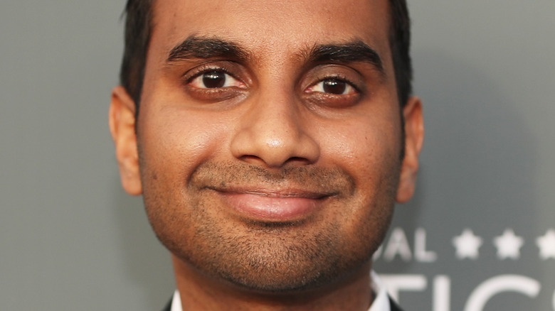 Aziz Ansari: un regard intérieur sur la vie du comédien hollywoodien