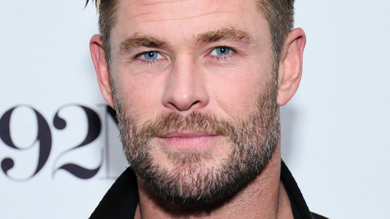 Chris Hemsworth fait face à des résultats de tests génétiques effrayants