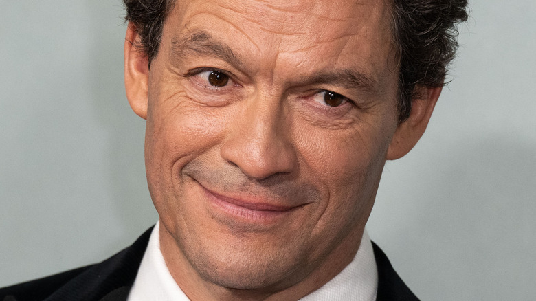 Dominic West souriant