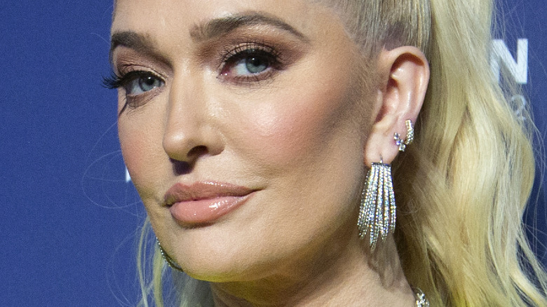 Erika Jayne semble stupéfaite par la mise à jour des procureurs sur le passé de Tom Girardi