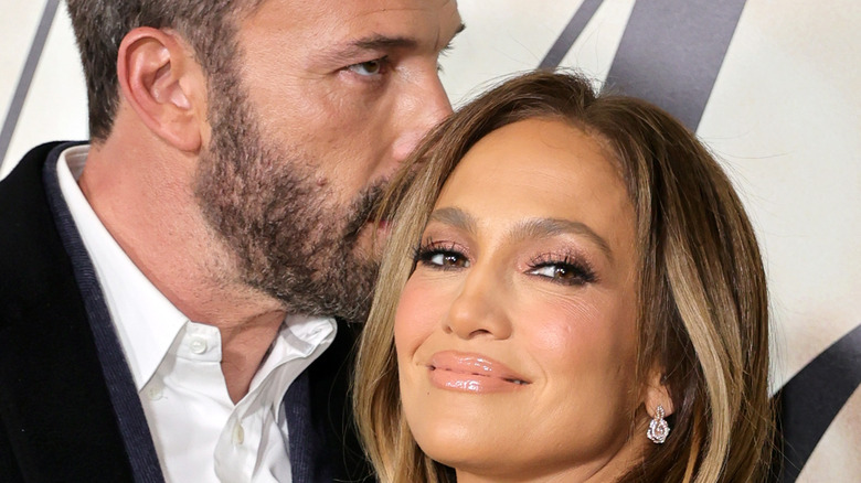 Jennifer Lopez jaillit à propos de la romance de prendre le nom de famille de Ben Affleck