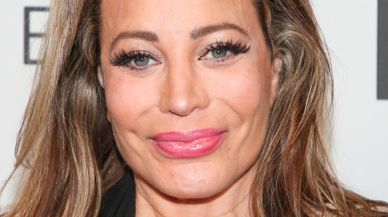 La chanteuse Taylor Dayne parle franchement de son expérience déchirante avec le cancer