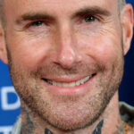 La raison louche pour laquelle Adam Levine a fait virer un journaliste