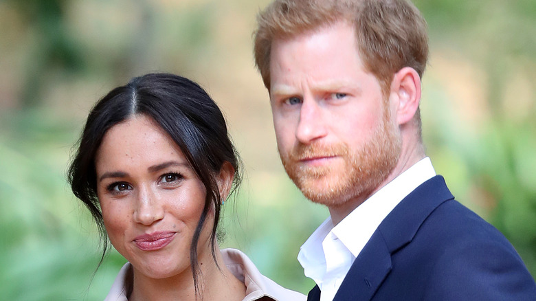 Le prince Harry et Meghan Markle à l'extérieur