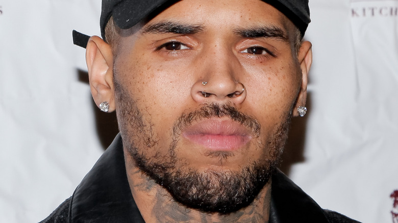 Les fans de Chris Brown expriment leur indignation face aux performances annulées des AMA