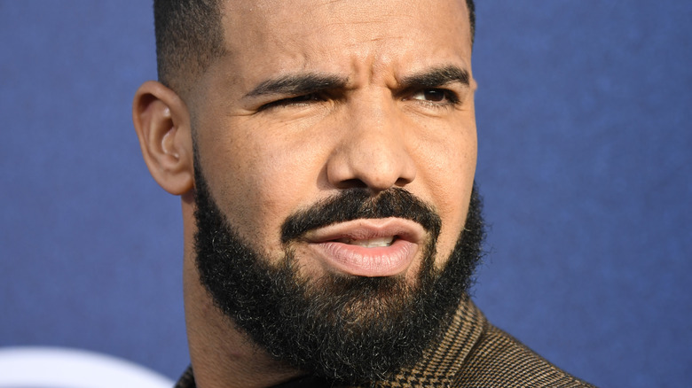 Les paroles de Drake sur Roe V. Wade dans Spin Bout U ont Twitter l’appelant