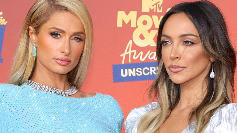 Où la fille de Kyle Richards, Farrah, se tient avec sa cousine Paris Hilton au milieu de la querelle de leurs mères