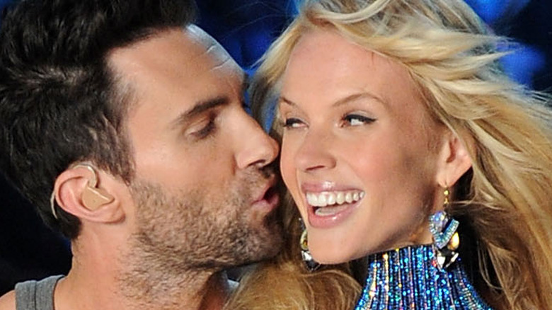 Pourquoi Adam Levine et Anne V se sont-ils séparés ?