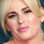 Rebel Wilson parle franchement de ses premiers jours en tant que nouvelle mère