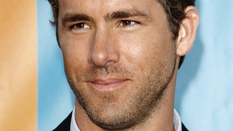 Ryan Reynolds ne peut s’empêcher de plaisanter sur la famille grandissante de Nick Cannon