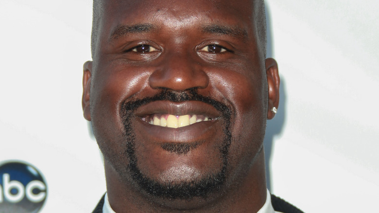 Shaquille O’Neal rôtit complètement Kanye West après que le rappeur l’ait critiqué sur Twitter