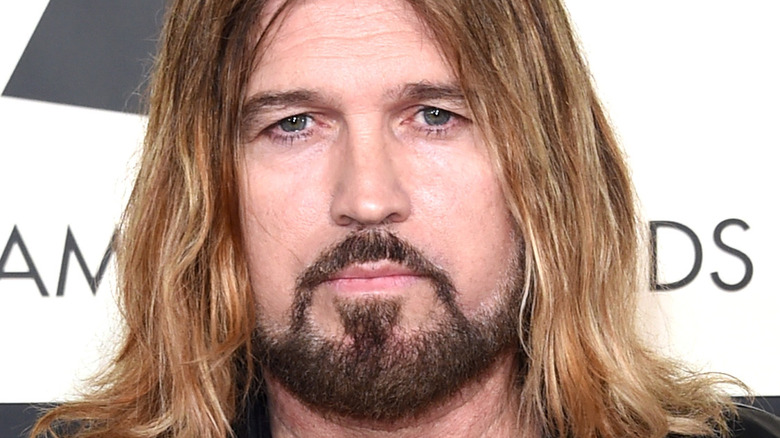 The Shady Way Billy Ray Cyrus a rencontré sa fiancée rumeur Firerose