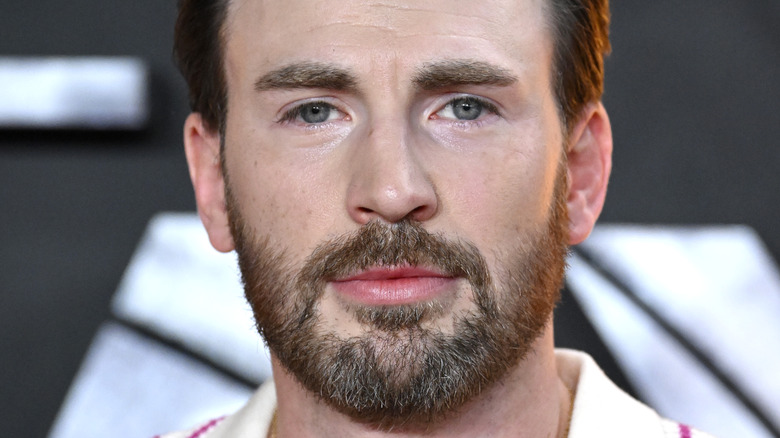 Tout ce que nous savons sur la rumeur de la nouvelle petite amie de Chris Evans, Alba Baptista