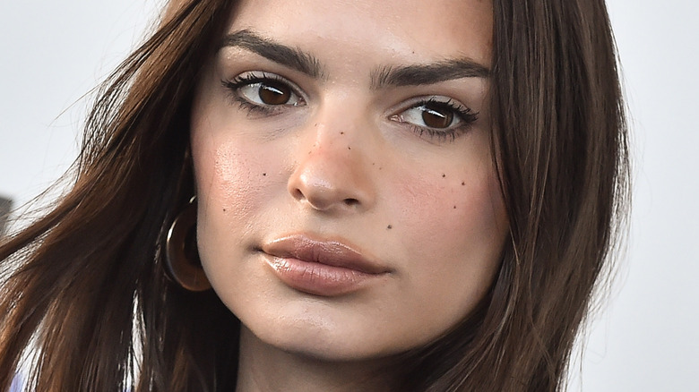 Voici à quoi ressemble vraiment Emily Ratajkowski sans maquillage