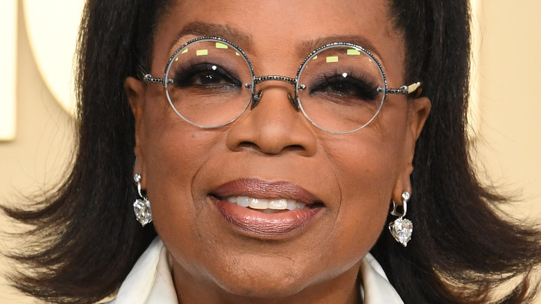 Oprah Winfrey porte des lunettes