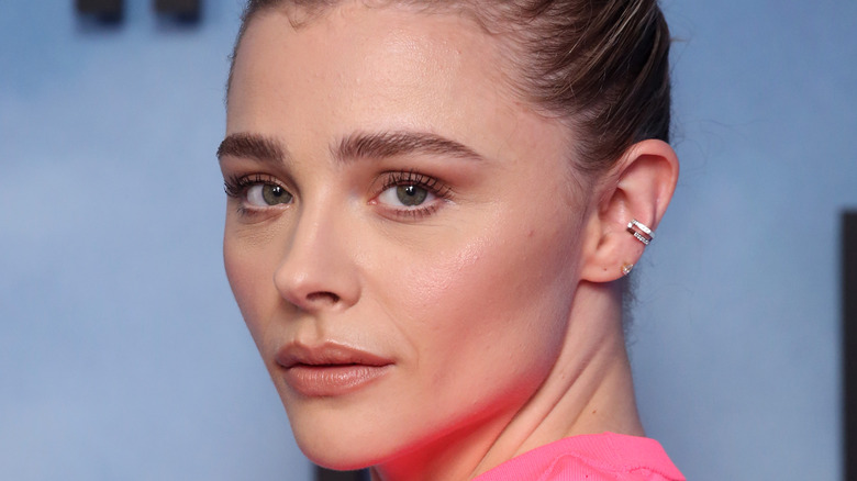 Une Chloé Grace Moretz sérieuse 