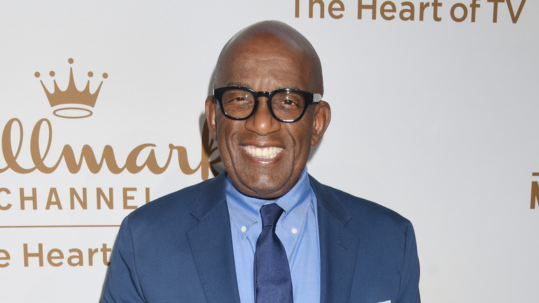 Al Roker souriant en costume bleu 