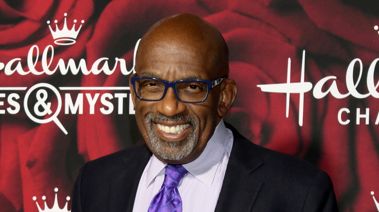 Al Roker souriant dans des lunettes bleues